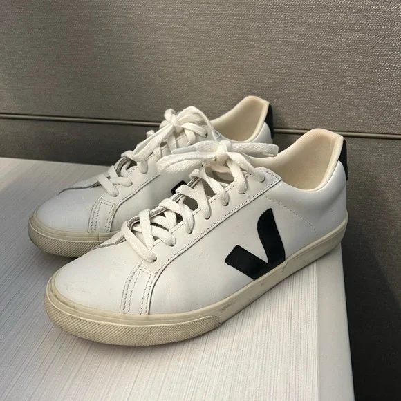 Veja Esplar Sneakers (US 8, EU 39) - Picture 5 of 7